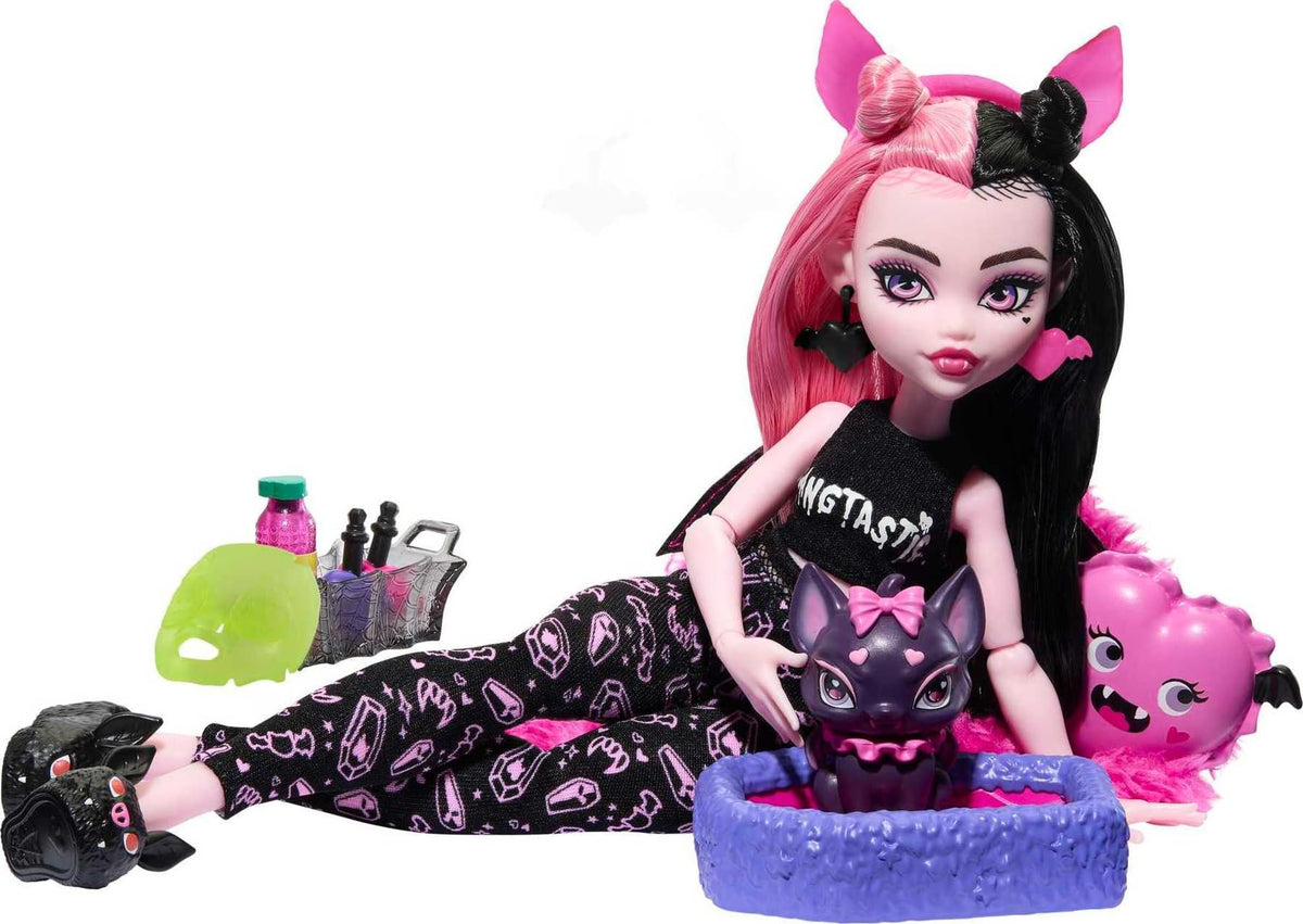 Monster High Doll Set with Pet Bat, Sleepover Clothes & Accessories B94828
